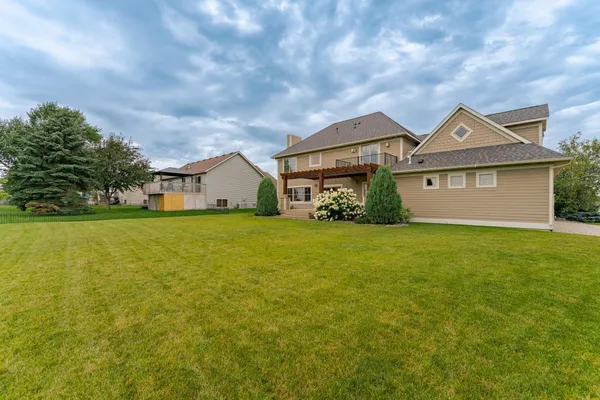 $769,900 | 114 Prairie Stone Court, Stewartville, MN 55976