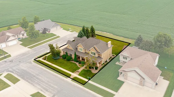 $739,900 | 114 Prairie Stone Court, Stewartville, MN 55976