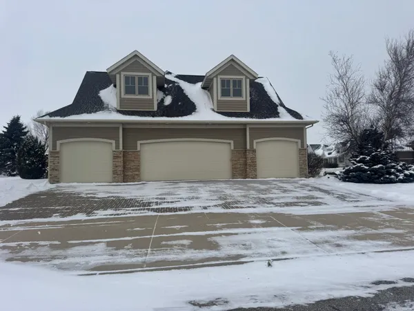 $769,900 | 114 Prairie Stone Court, Stewartville, MN 55976