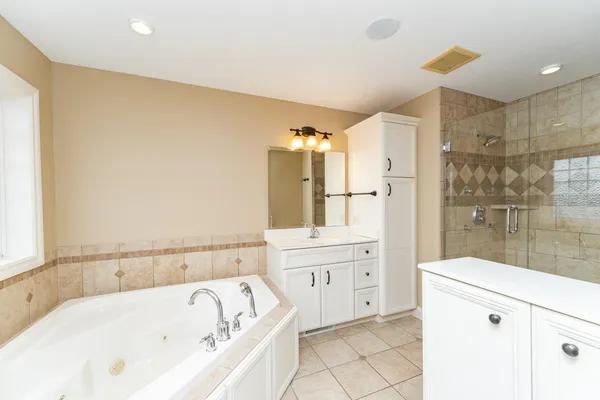 $739,900 | 114 Prairie Stone Court, Stewartville, MN 55976