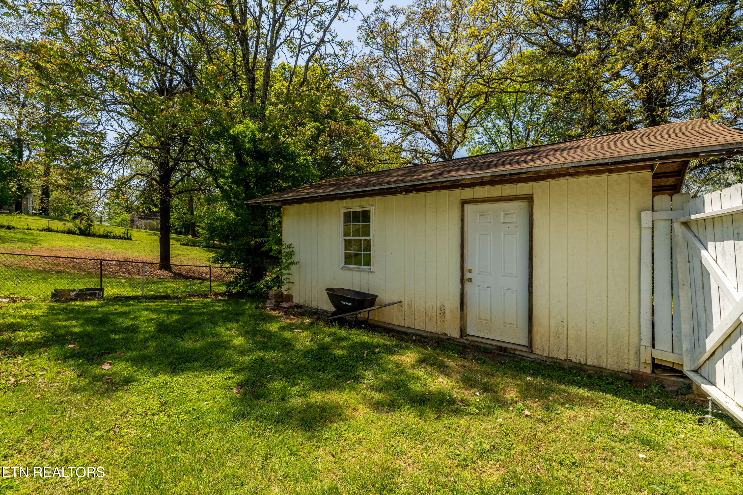 3808 Oakwood Lane Knoxville, TN 37921 - Photo 38 of 40 3808OakwoodLn-22