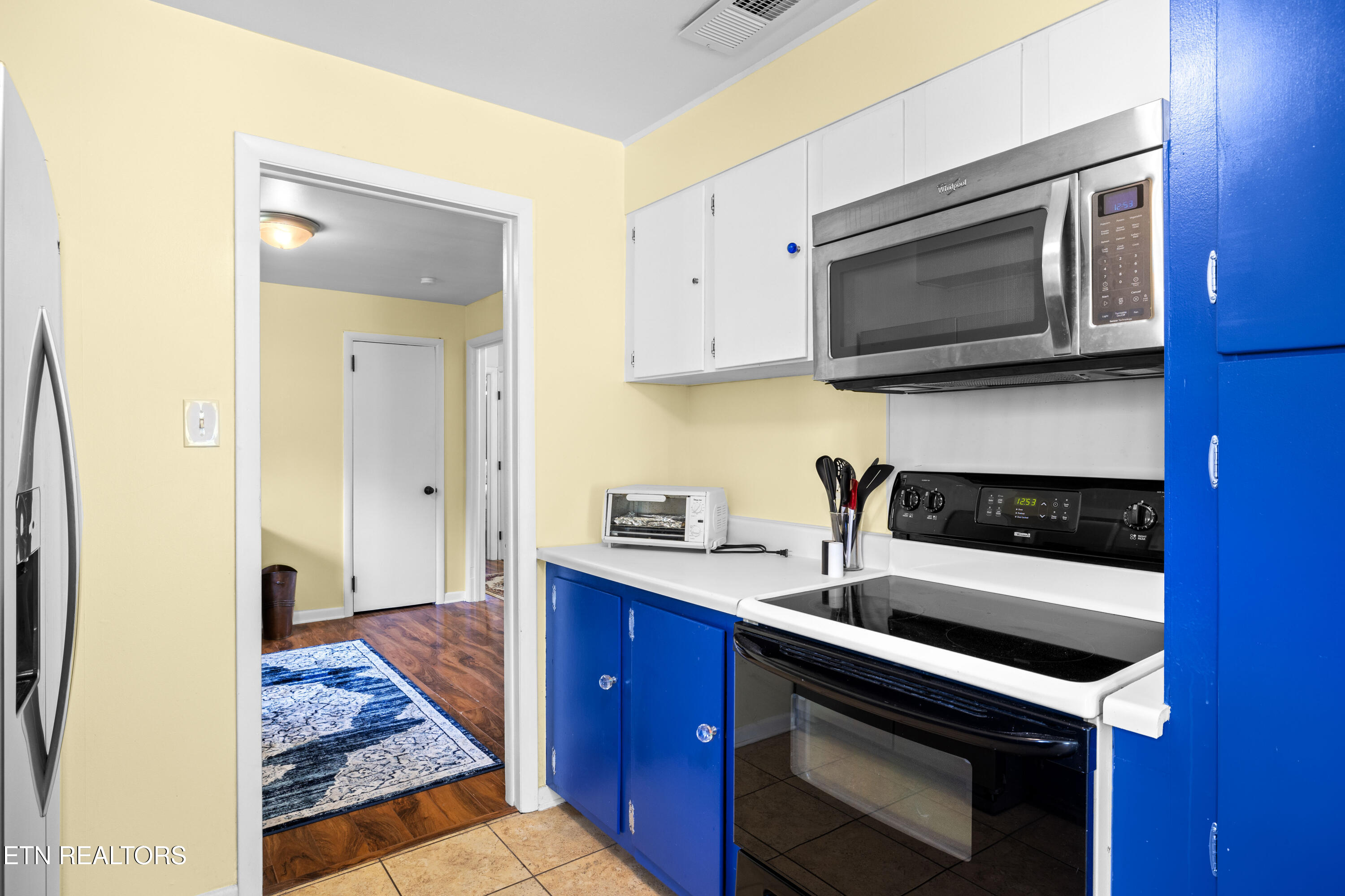 3808 Oakwood Lane Knoxville, TN 37921 - Photo 5 of 40 3808OakwoodLn-4