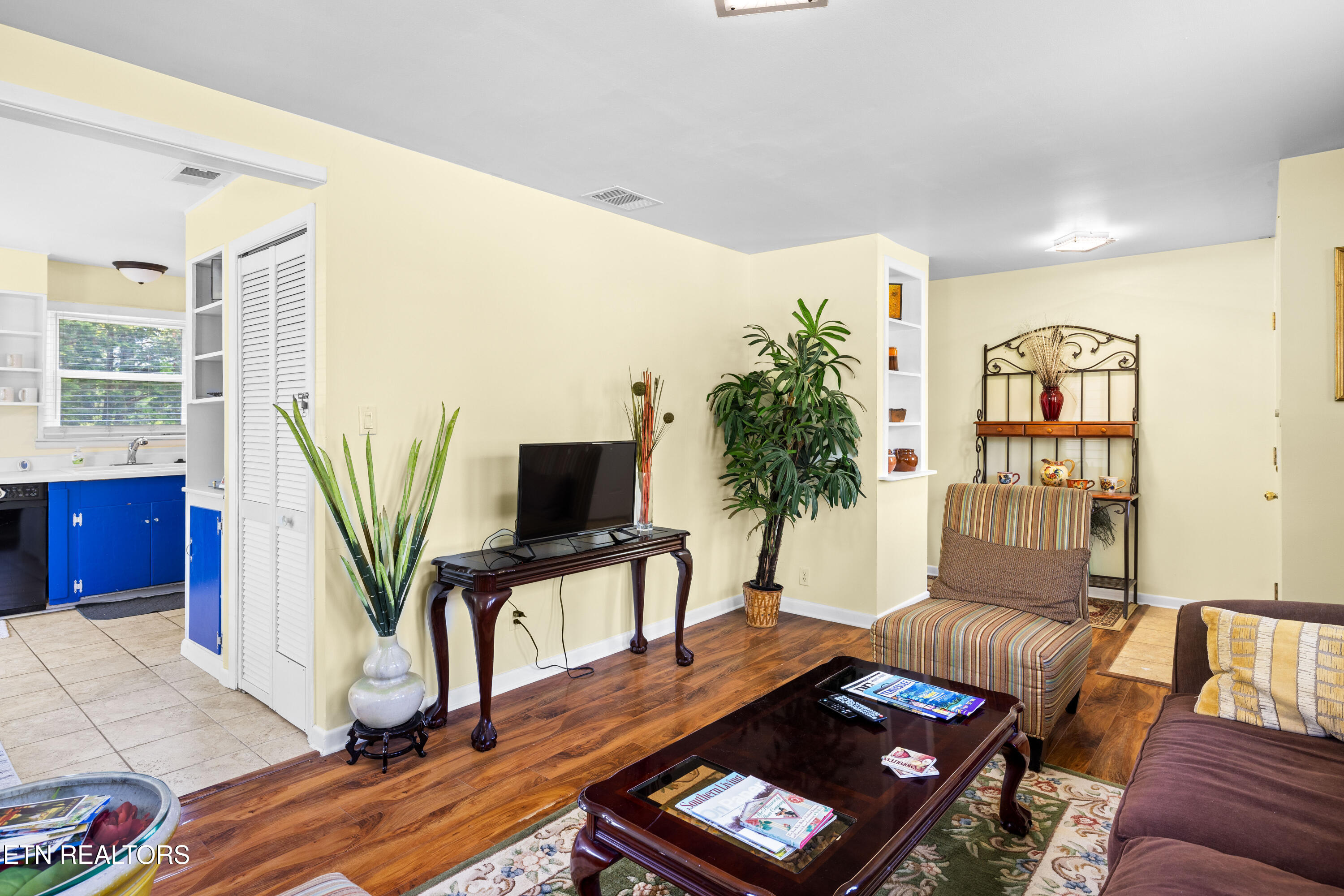 3808 Oakwood Lane Knoxville, TN 37921 - Photo 8 of 40 3808OakwoodLn-7