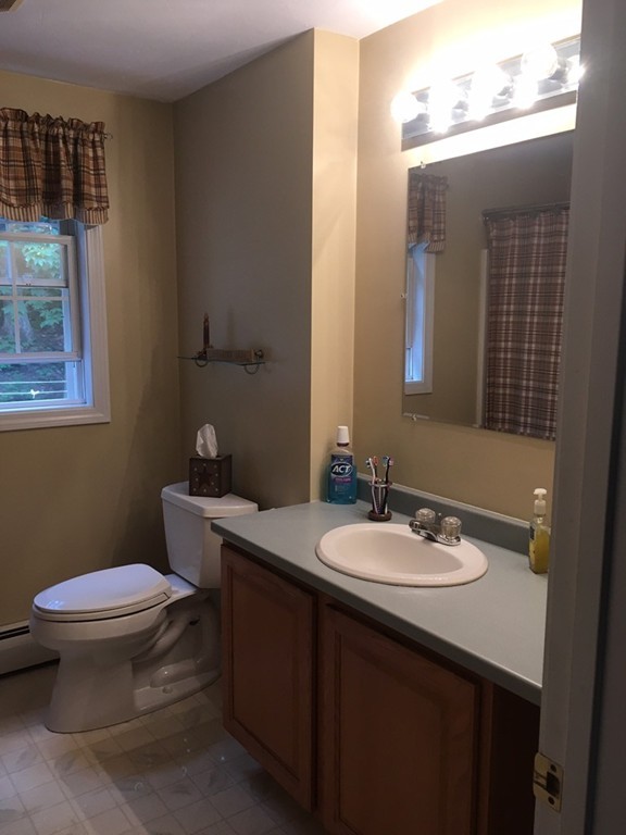 640 Townsend Harbor Road Lunenburg, MA 01462 - Photo 14 of 25