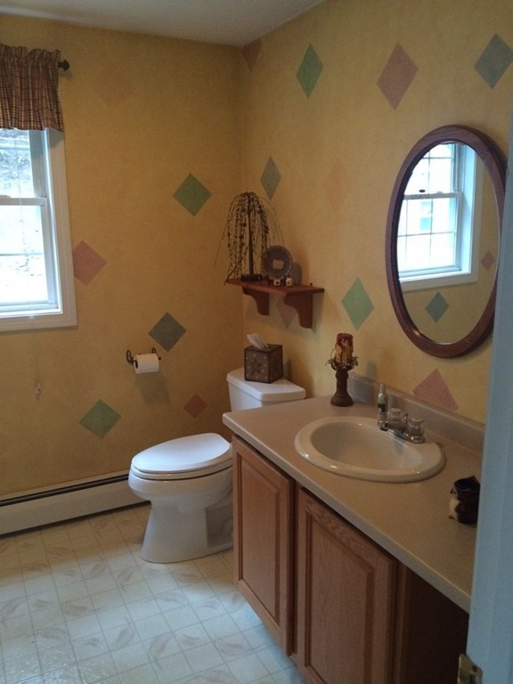 640 Townsend Harbor Road Lunenburg, MA 01462 - Photo 16 of 25