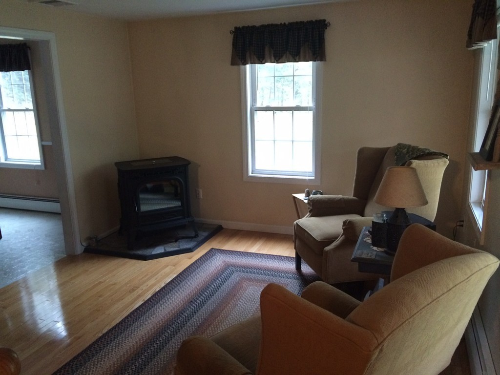 640 Townsend Harbor Road Lunenburg, MA 01462 - Photo 10 of 25