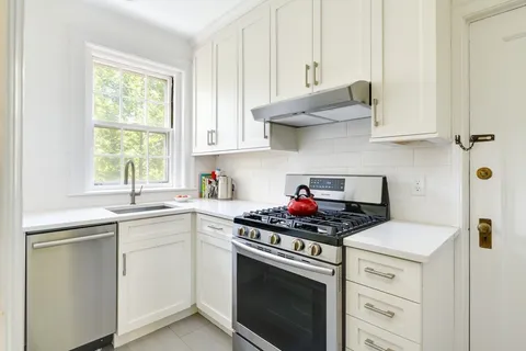 $899,000 | 41 Bowdoin Street, Unit 28, Cambridge, MA 02138