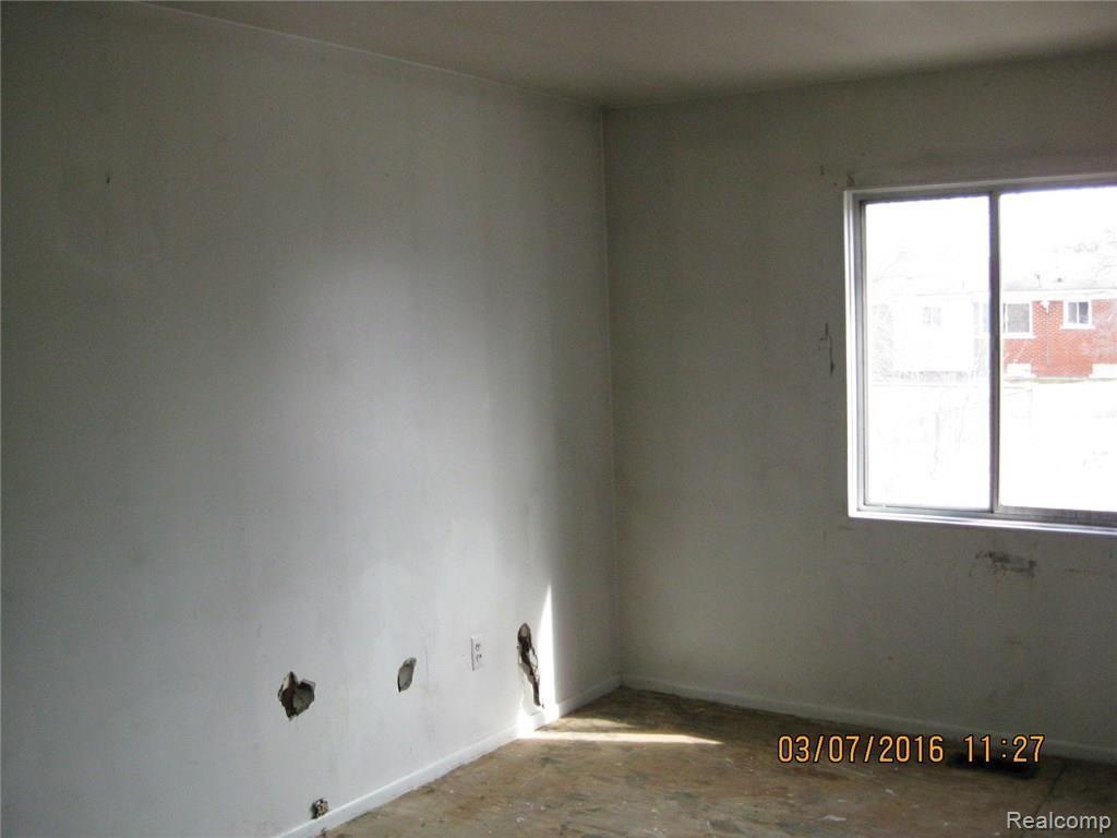 4041 Harriet Street Inkster, MI 48141 - Photo 9 of 11 010.JPG