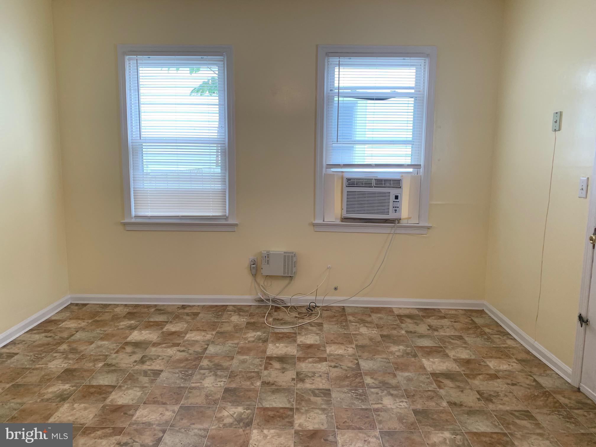 113 Hawke Street Fredericksburg, VA 22401 - Photo 5 of 10 a bathroom with window