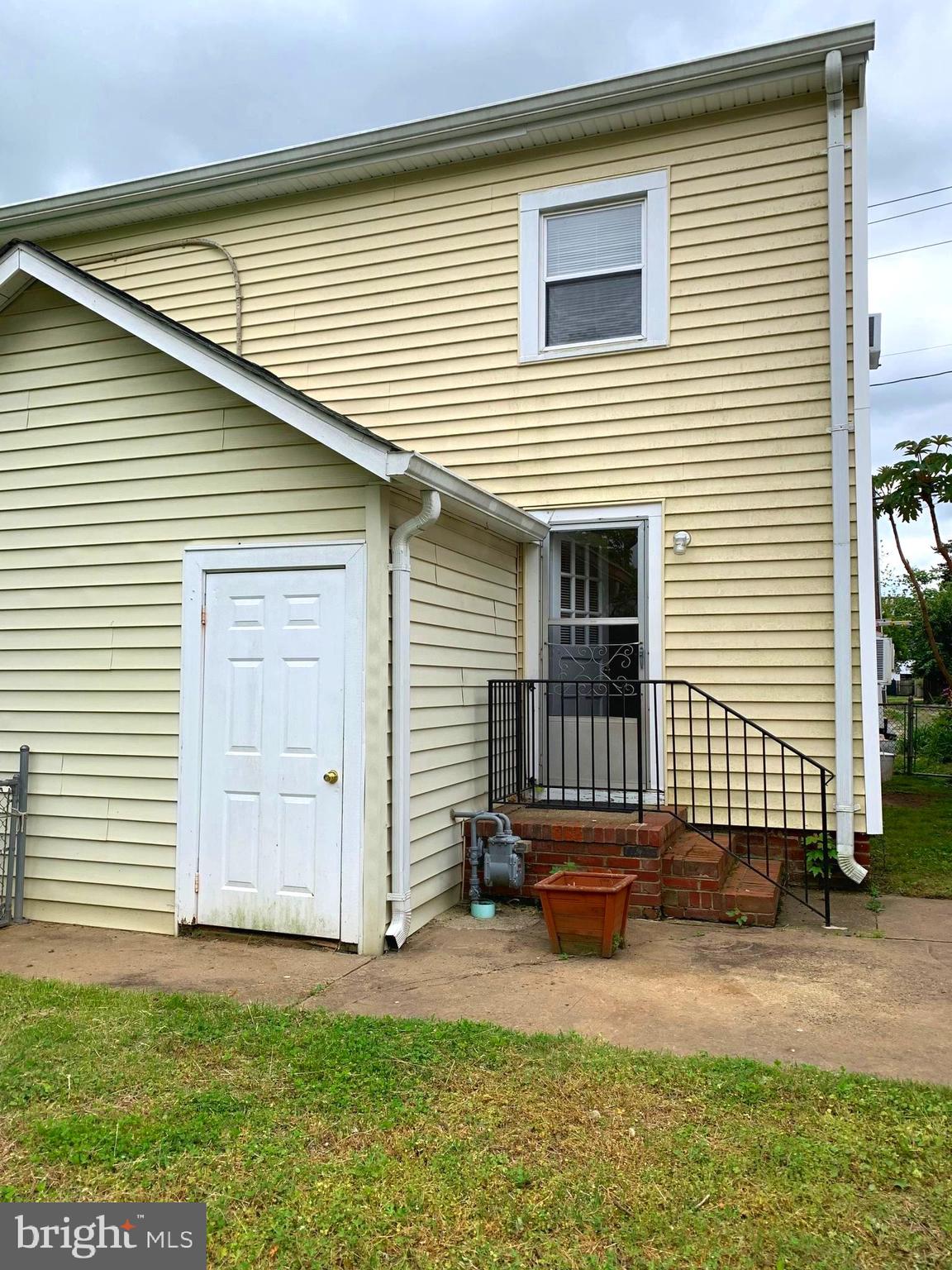 113 Hawke Street Fredericksburg, VA 22401 - Photo 10 of 10 a backyard of a house