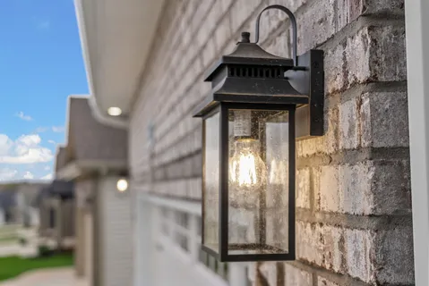 a view of entryway with a front door