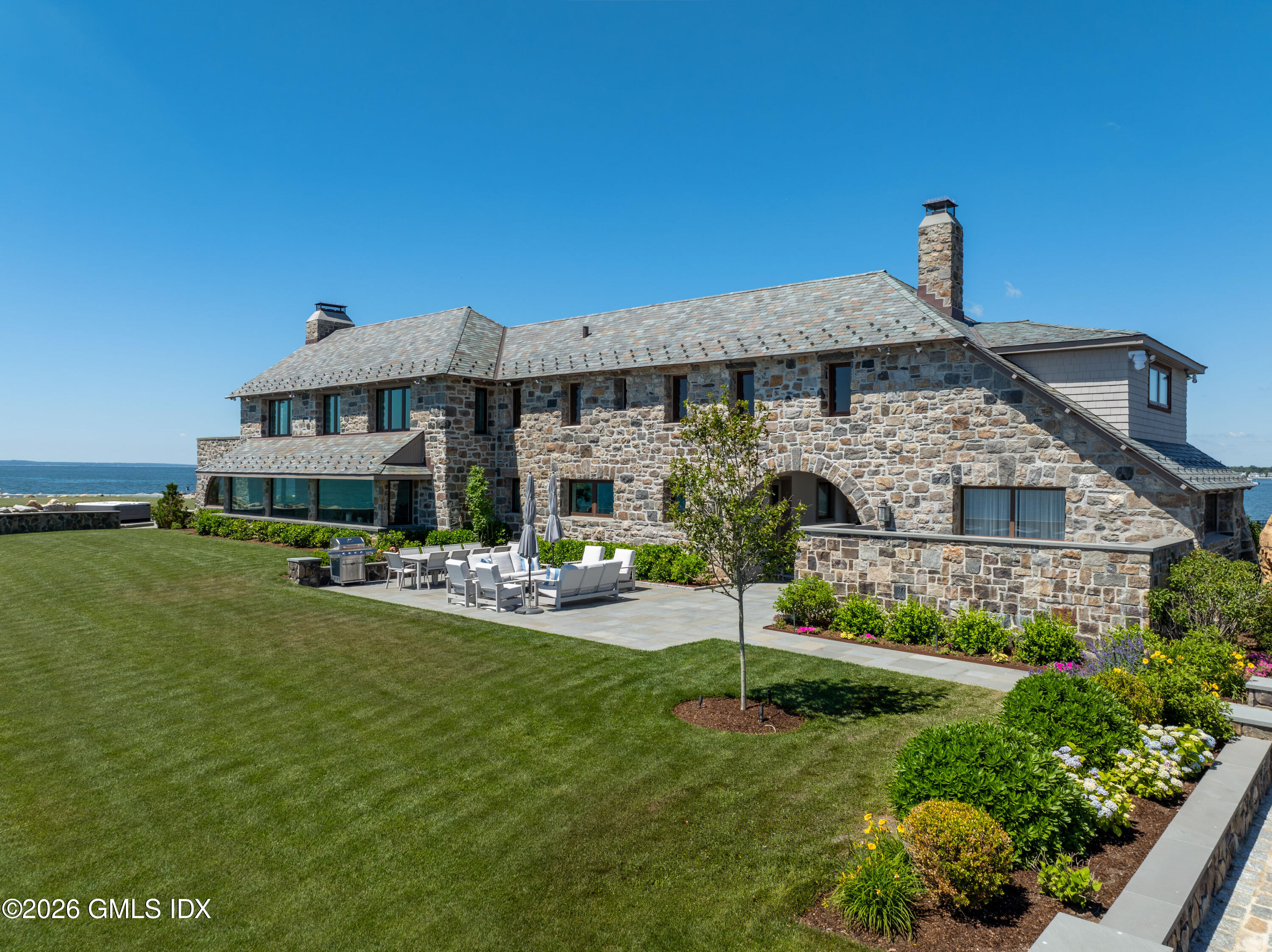 123 Saddle Rock Road Stamford, CT 06902 - Photo 3 of 48 VIEW