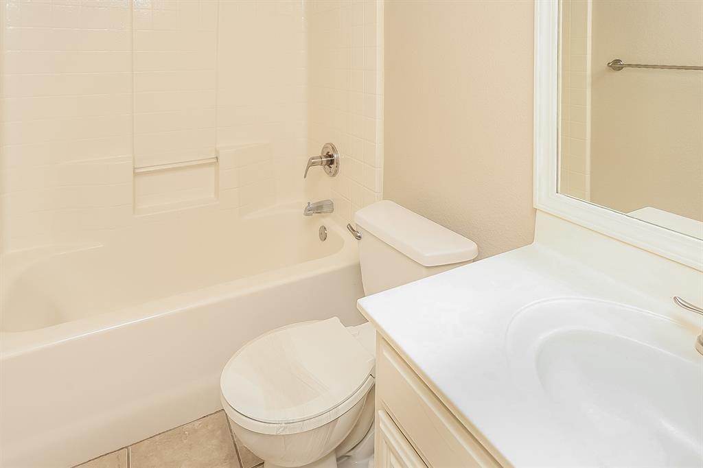 8009 Blue Duck Trail Arlington, TX 76002 - Photo 14 of 16 a bathroom with a sink a toilet and bathtub