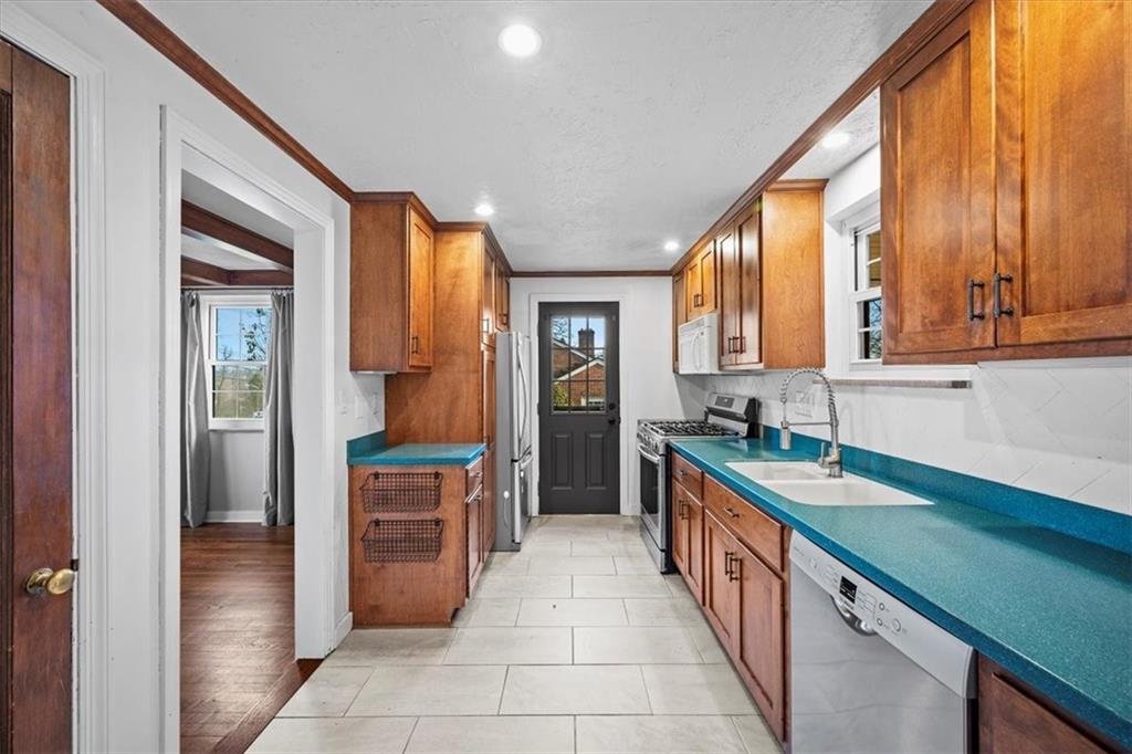 8194 Peebles Road Pittsburgh, PA 15237 - Photo 8 of 33