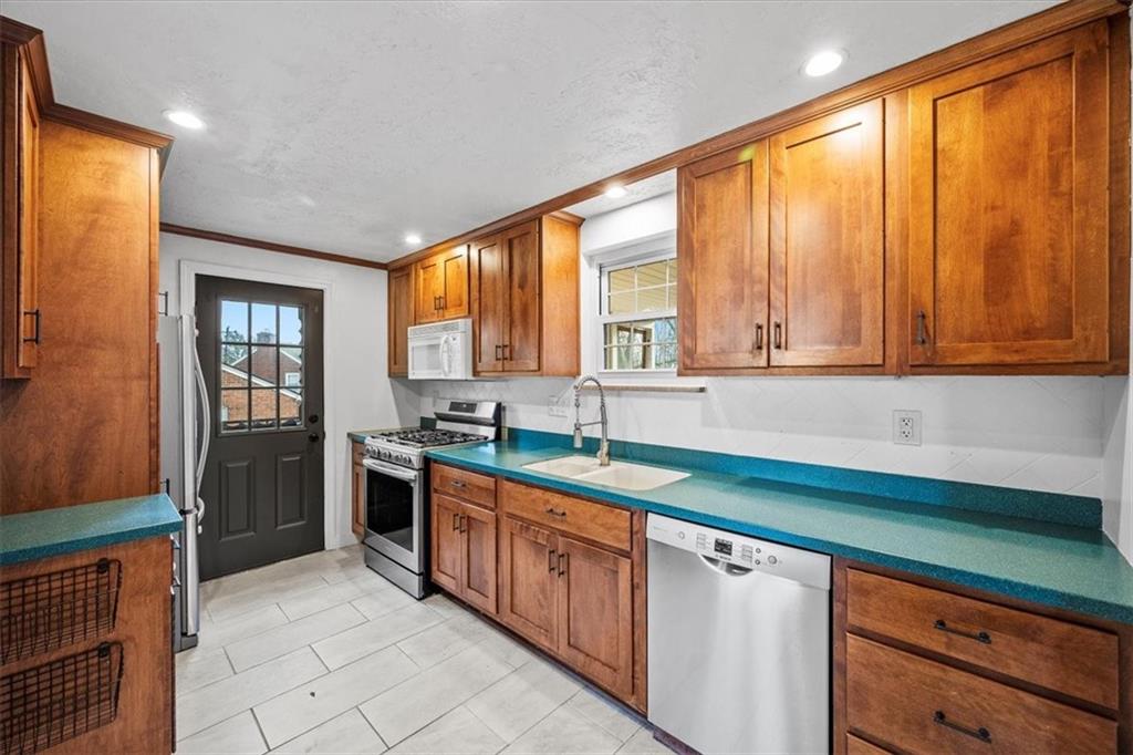 8194 Peebles Road Pittsburgh, PA 15237 - Photo 9 of 33