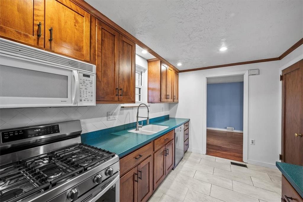 8194 Peebles Road Pittsburgh, PA 15237 - Photo 10 of 33