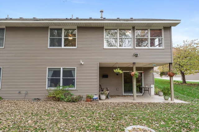 $439,000 | 14915 57th Street North, Oak Park Heights, MN 55082