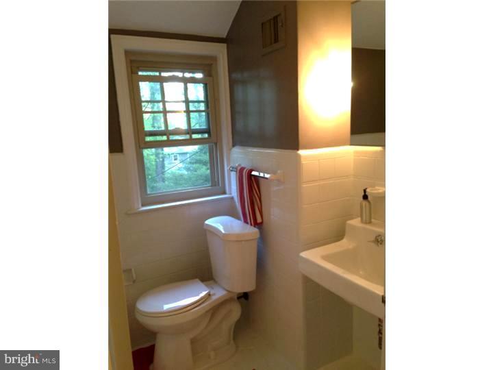 3912 Netherfield Road Philadelphia, PA 19129 - Photo 18 of 25 Bathroom