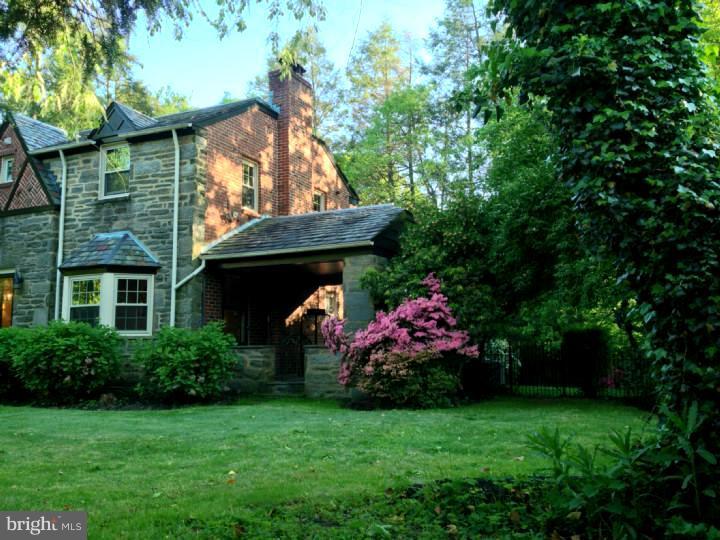 3912 Netherfield Road Philadelphia, PA 19129 - Photo 3 of 25 Side Yard