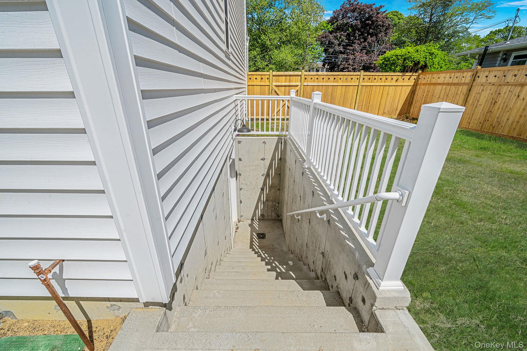 100 Bieselin Road Bellport, NY 11713 - Photo 28 of 45
