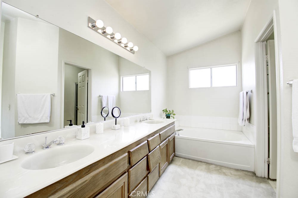 11102 Liverpool Lane Riverside, CA 92503 - Photo 37 of 58 Primary Bathroom