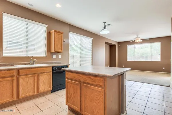 $2,300 | 39922 North Bell Meadow Trail, Anthem, AZ 85086