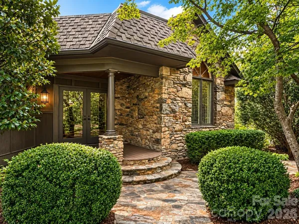 $749,000 | 4821 Elmhurst Drive Northeast, Hickory, NC 28601