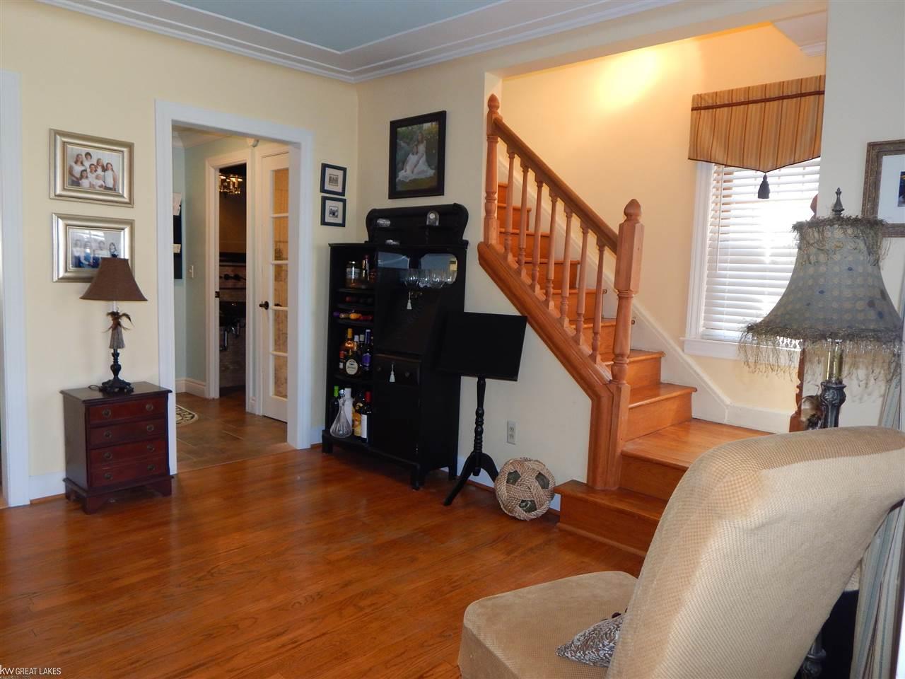 1505 Hampton Road Grosse Pointe Woods, MI 48236 - Photo 5 of 35