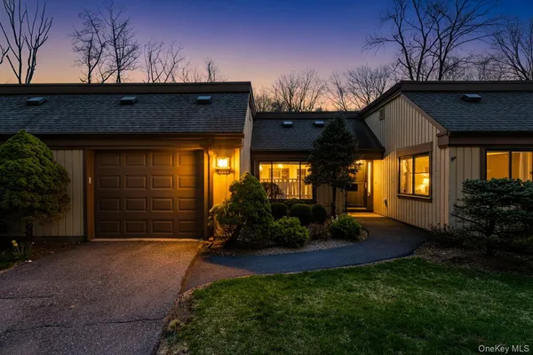 $569,900 | 272 Heritage Hills, Unit C, Somers, NY 10589