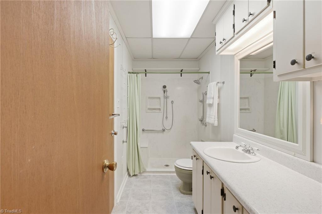 4348 Brandy Road Greensboro, NC 27407 - Photo 17 of 40 Main Bathroom