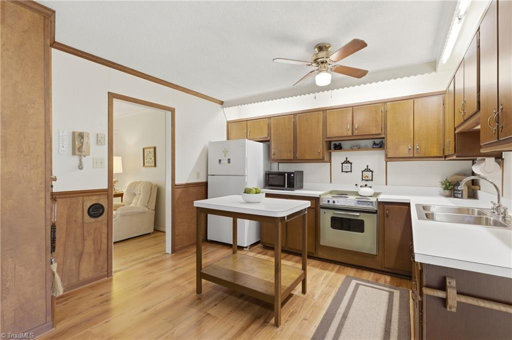 4348 Brandy Road Greensboro, NC 27407 - Photo 8 of 40 Kitchen