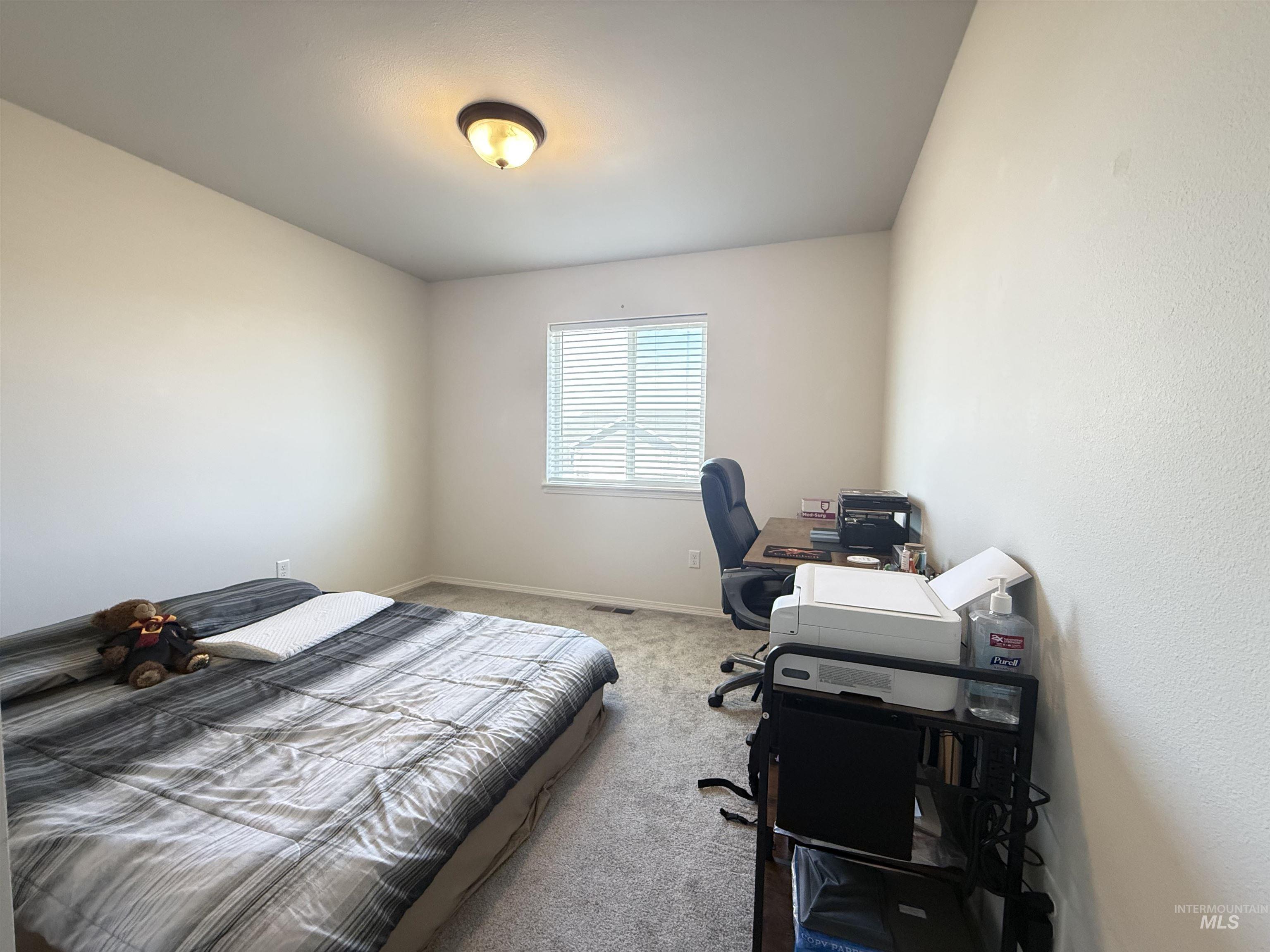 1556 Frontier Drive Lewiston, ID 83501 - Photo 14 of 23 Room with light-colored walls and carpeted flooring