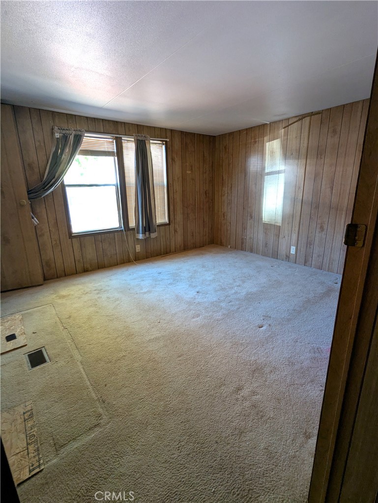 10200 Johnson Road, Unit 36 Phelan, CA 92371 - Photo 16 of 22 an empty room with windows