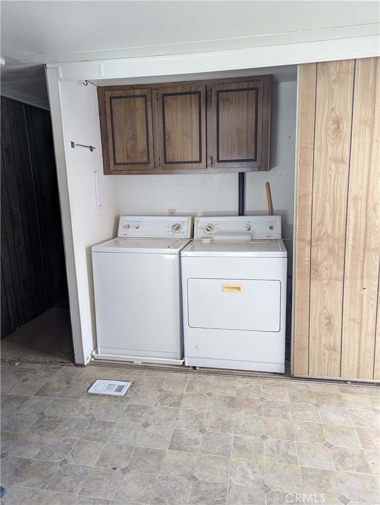 10200 Johnson Road, Unit 36 Phelan, CA 92371 - Photo 18 of 22 a utility room with dryer and washer
