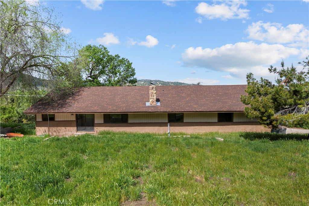29570 Butterfield Way Tehachapi, CA 93561 - Photo 46 of 50 a view of a house with a big yard and a large tree