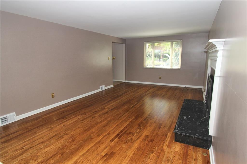 335 Rockfield Road Pittsburgh, PA 15243 - Photo 3 of 25