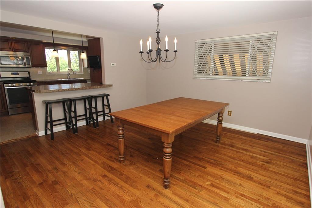 335 Rockfield Road Pittsburgh, PA 15243 - Photo 4 of 25