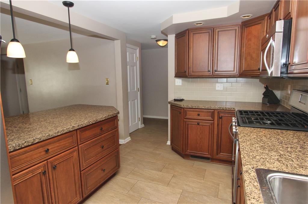 335 Rockfield Road Pittsburgh, PA 15243 - Photo 7 of 25