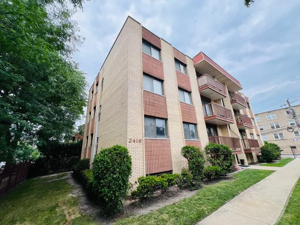 $3,650 | 2416 West Foster Avenue, Unit 1N, Chicago, IL 60625