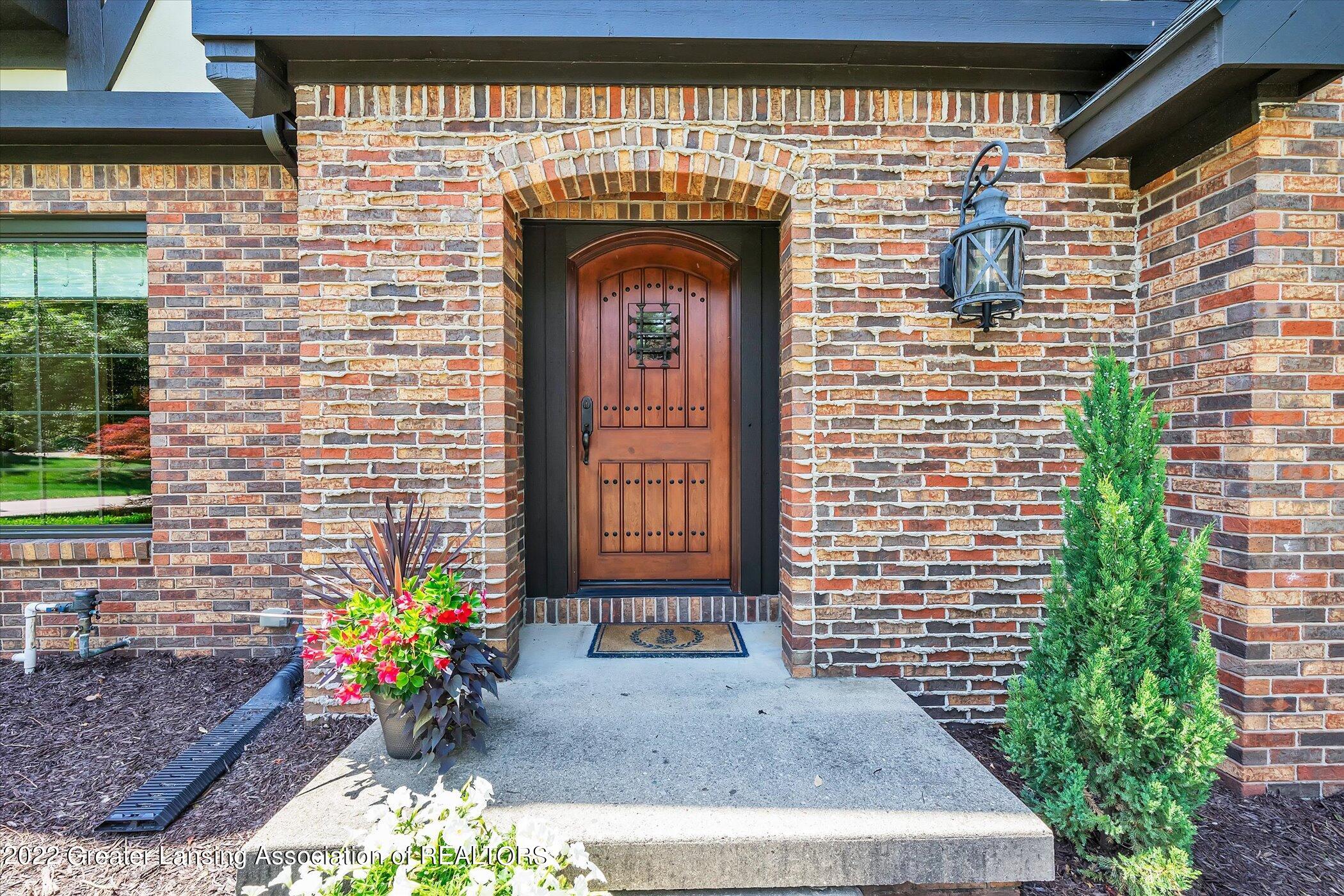 1319 Dennison Road East Lansing, MI 48823 - Photo 4 of 62 Front