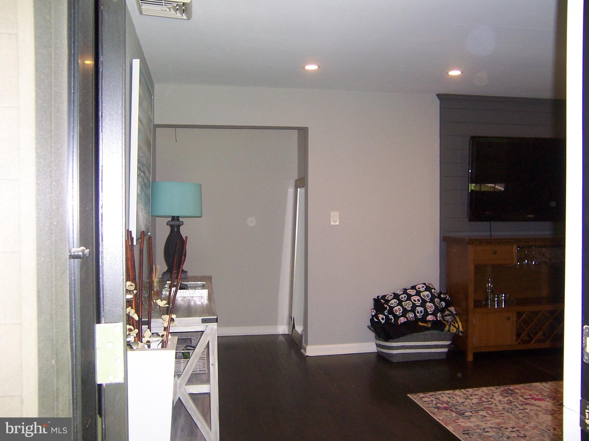 30 Grubb Road Malvern, PA 19355 - Photo 8 of 34 Living Room