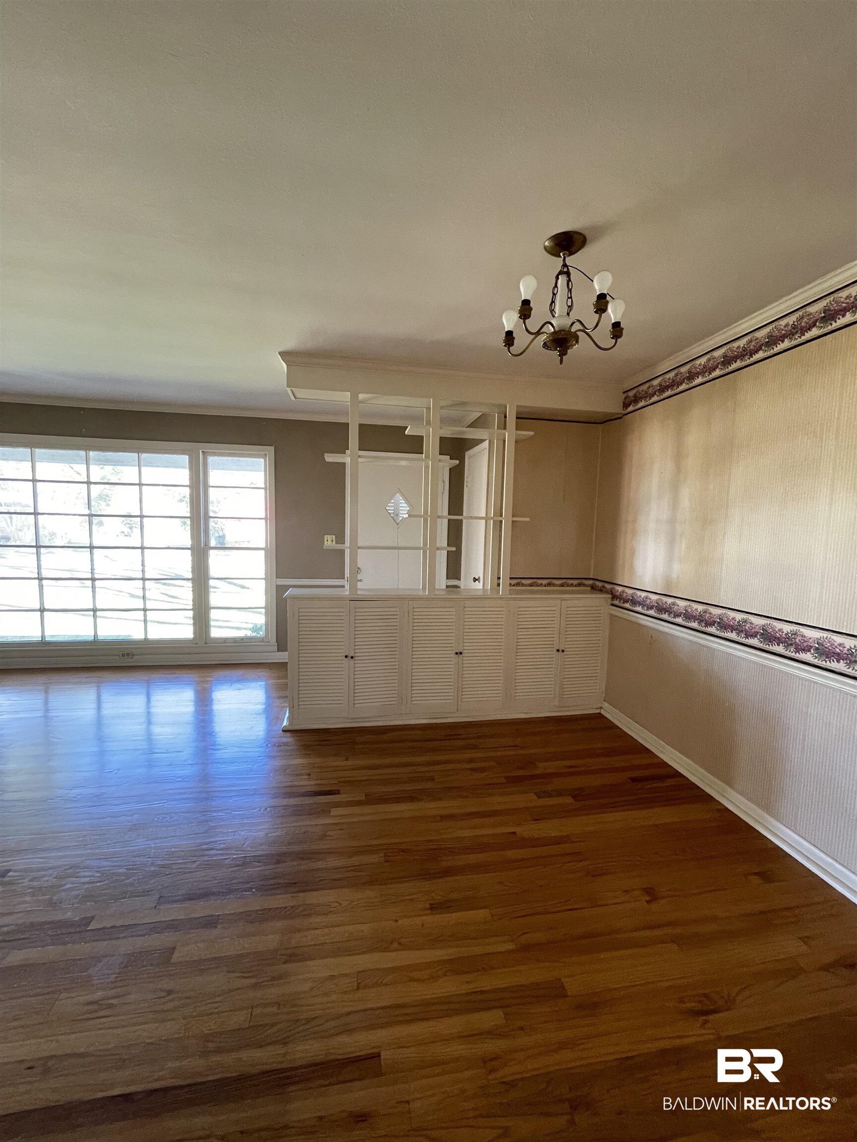28 Confederate Circle Monroeville, AL 36460 - Photo 11 of 25 Living Room - Dining Room