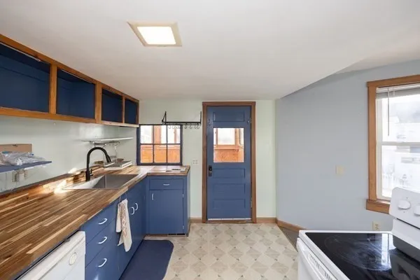$379,000 | 2 Teconnett Path, Worcester, MA 01605