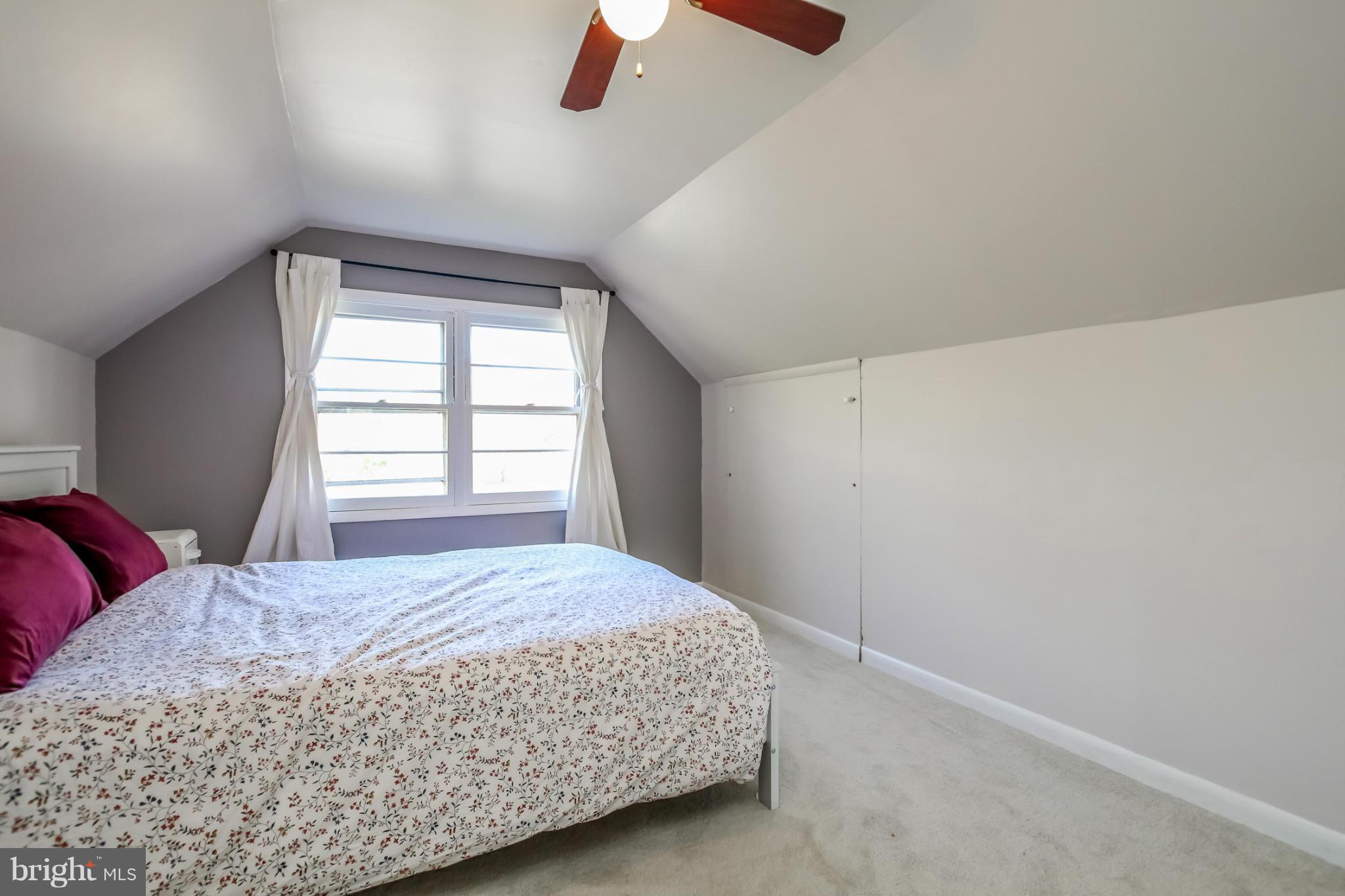 832 Templecliff Road Pikesville, MD 21208 - Photo 20 of 30 a bedroom with a bed and a window