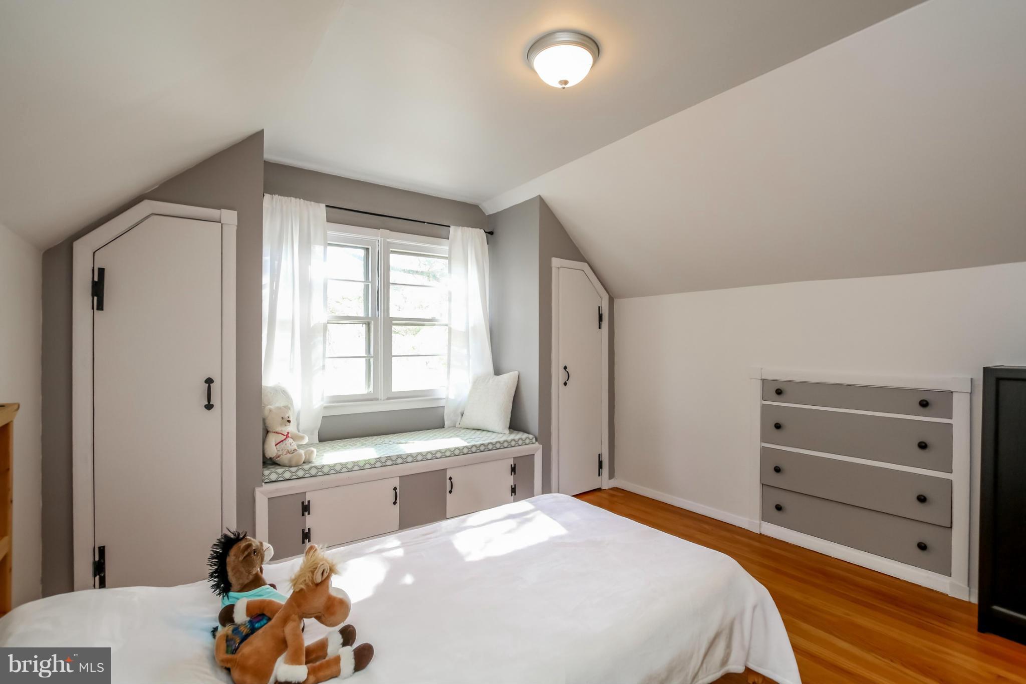 832 Templecliff Road Pikesville, MD 21208 - Photo 25 of 30 a bedroom with a bed and a large window