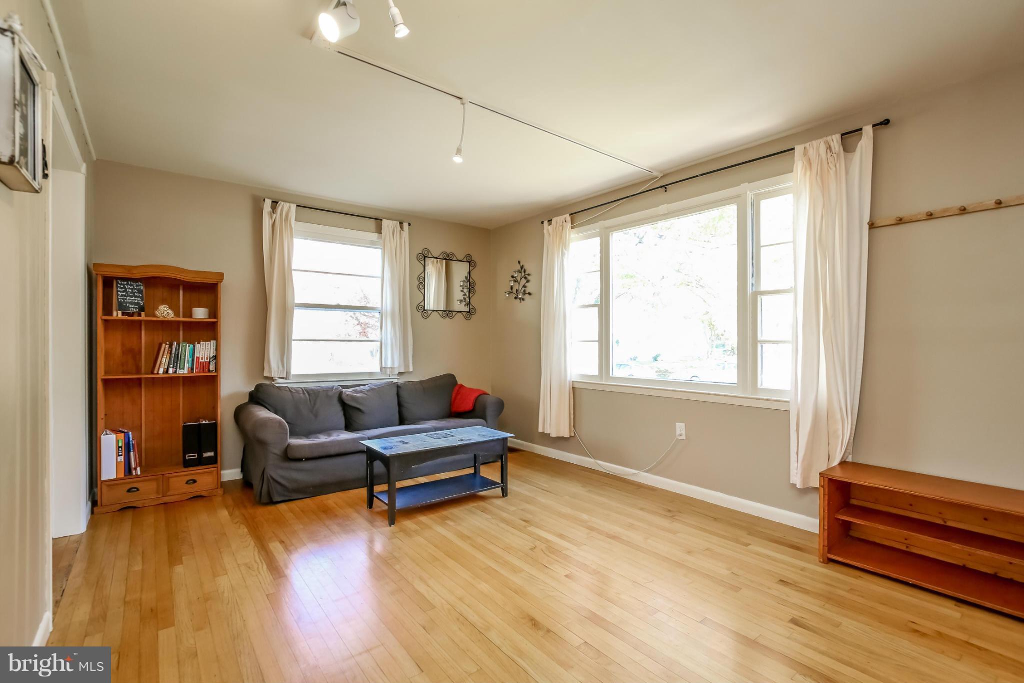 832 Templecliff Road Pikesville, MD 21208 - Photo 5 of 30 a living room with furniture and wooden floor