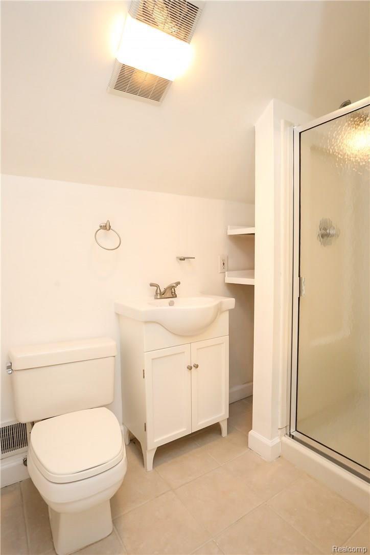 2153 Rosemont Road Berkley, MI 48072 - Photo 16 of 33 Rosemont -15.jpg