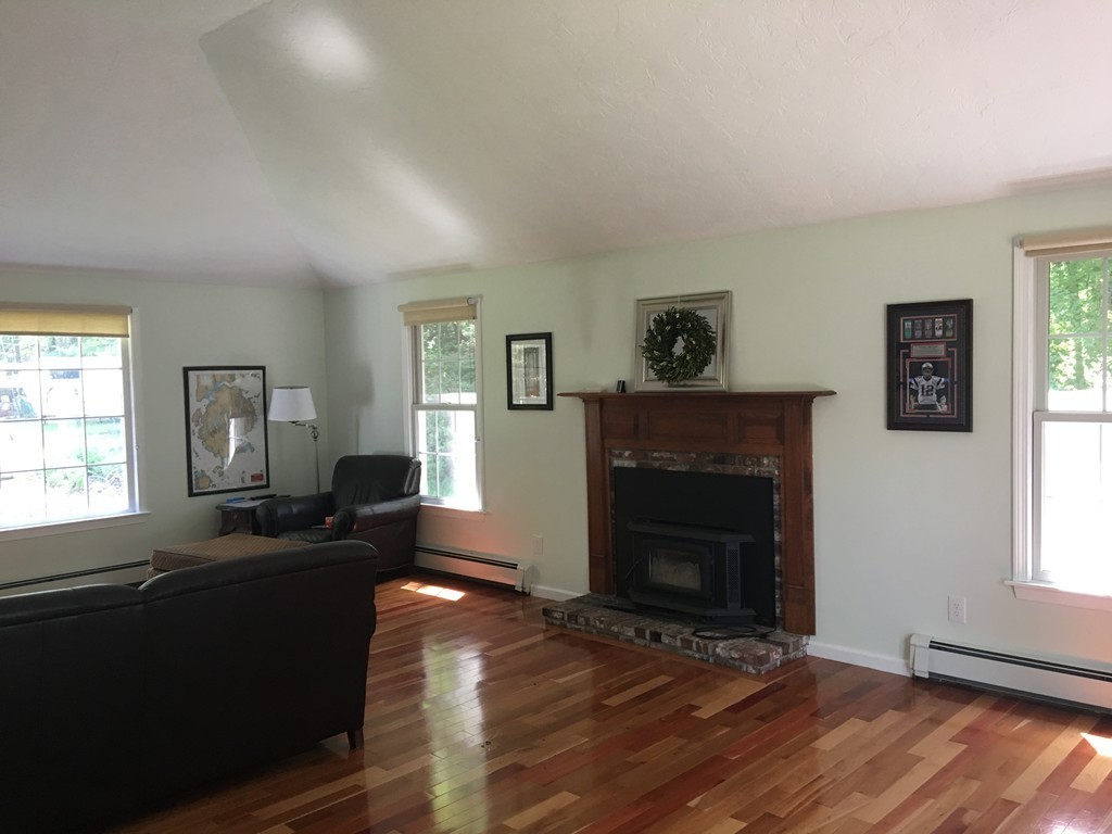 21 Grafton Road Upton, MA 01568 - Photo 12 of 29 Gallery Image 12