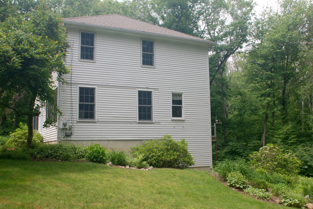 21 Grafton Road Upton, MA 01568 - Photo 3 of 29 Gallery Image 3