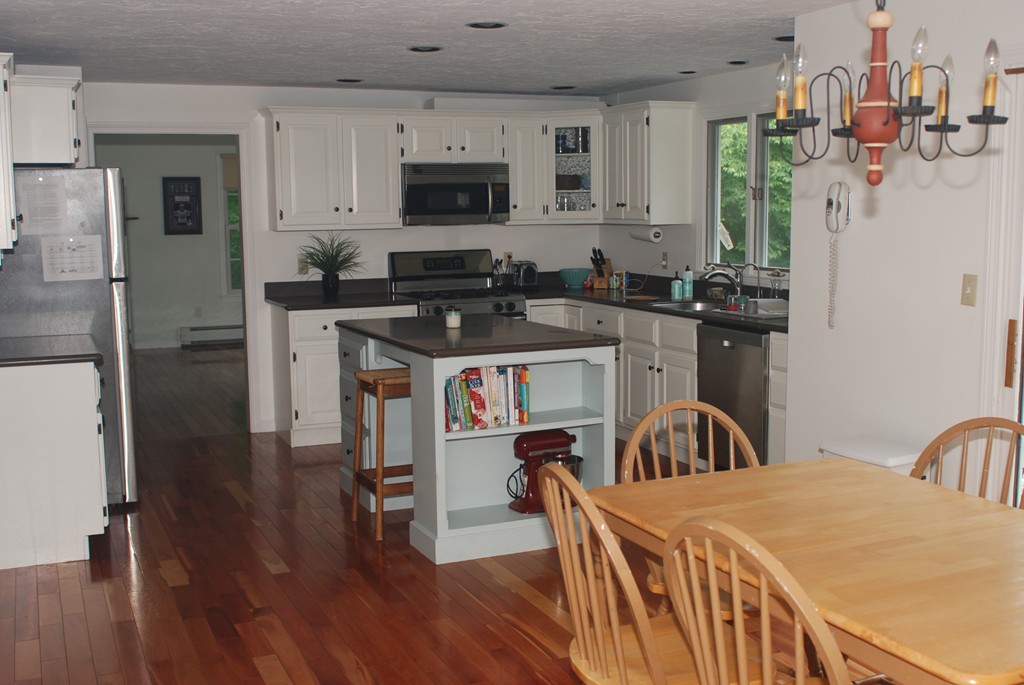21 Grafton Road Upton, MA 01568 - Photo 8 of 29 Gallery Image 8